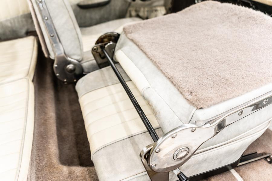 Интерьер Auto Union 1000 SP Coupe 1960 года  (фото 48 из 84)